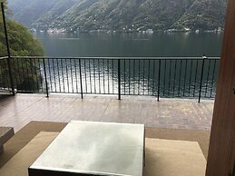 Swan's Nest Luxury Apartment on the Lake