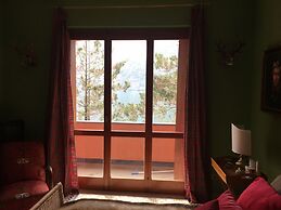 Swan's Nest Luxury Apartment on the Lake