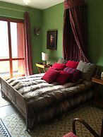 Swan's Nest Luxury Apartment on the Lake