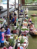Homestay Singburi Thailand