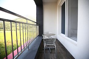 Flora Hostel Pension