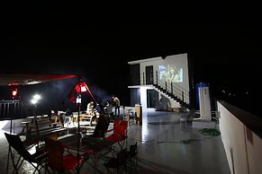 Flora Hostel Pension