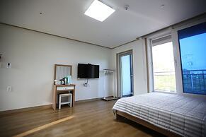 Flora Hostel Pension