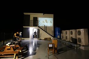 Flora Hostel Pension