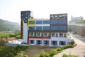 Flora Hostel Pension