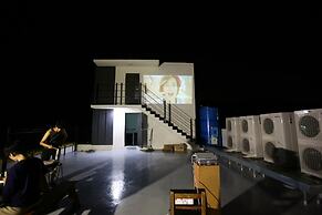 Flora Hostel Pension