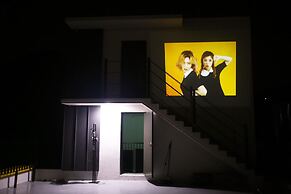 Flora Hostel Pension