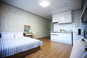 Flora Hostel Pension