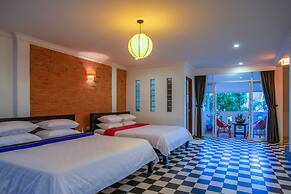 Han & Daniel Villa Boutique