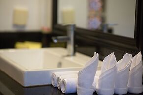 Han & Daniel Villa Boutique