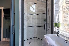 The Crown Pub & Guesthouse