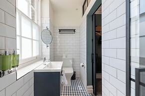 The Crown Pub & Guesthouse