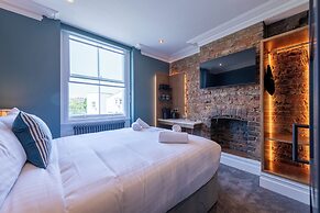 The Crown Pub & Guesthouse