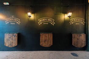 The Crown Pub & Guesthouse