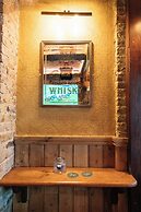 The Crown Pub & Guesthouse