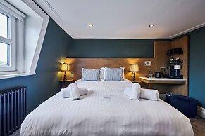 The Crown Pub & Guesthouse