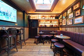 The Crown Pub & Guesthouse