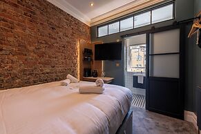 The Crown Pub & Guesthouse