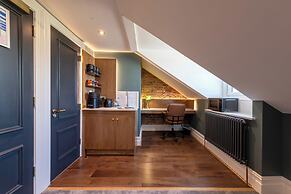 The Crown Pub & Guesthouse