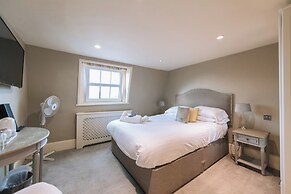 The Crown Pub & Guesthouse