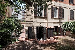 Lush Garden Steps Away from Great Park