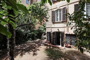 Lush Garden Steps Away from Great Park