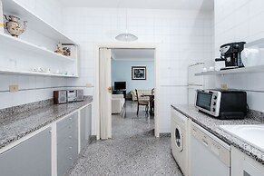 Lush Garden Steps Away from Great Park