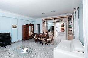 Lush Garden Steps Away from Great Park