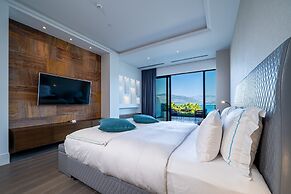 Monte Palm Beach
