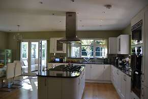 Leafy Suburban Bed & Breakfast