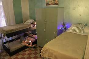 Român Holidays Hostel