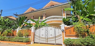 LAND34 POOL VILLA PATTAYA - 6 BEDROOMS