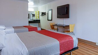 Motel 6 Bay Minette, AL