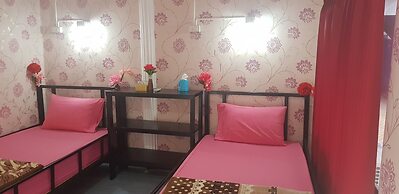 Om Ganesh Hostel - Adults Only