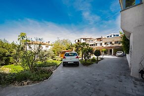 Apartments and Room Rina