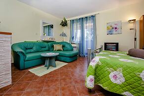 Apartments and Room Rina