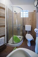 Apartments and Room Rina