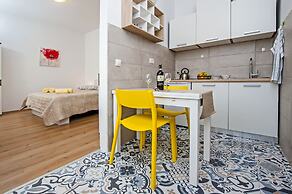 Apartments & Rooms Chiara