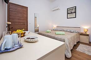 Apartments & Rooms Chiara