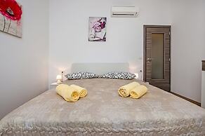 Apartments & Rooms Chiara