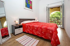 Apartments & Rooms Chiara