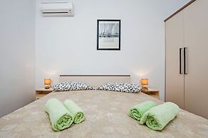 Apartments & Rooms Chiara