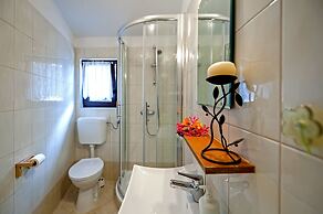 Apartments & Rooms Chiara