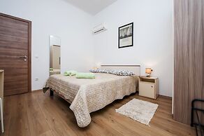 Apartments & Rooms Chiara