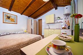 Apartments & Rooms Chiara