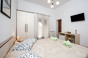 Apartments & Rooms Chiara