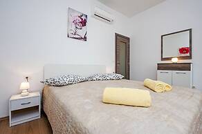 Apartments & Rooms Chiara