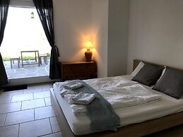 Lake Villa Lotus