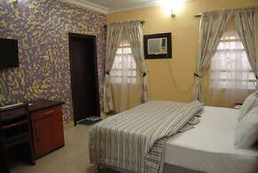 De Royal Legacy Hotel and Suites