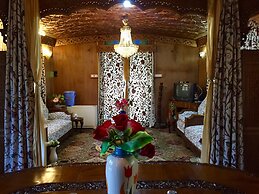 New Sea Palace Houseboats